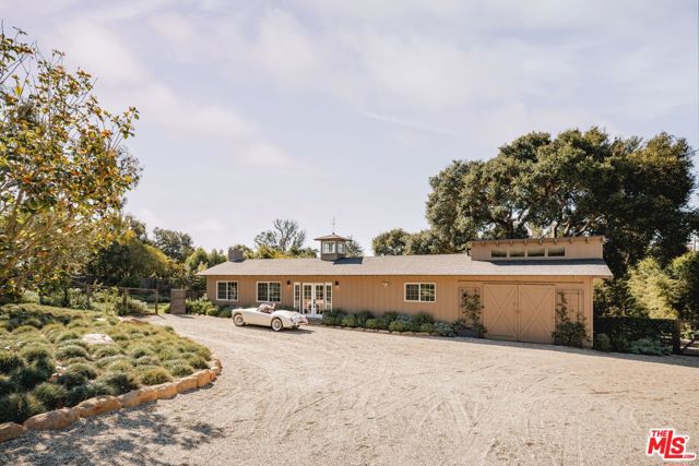 2775 Sycamore Canyon Road, Santa Barbara CA: https://media.crmls.org/mediaz/944be7bf-ce97-410c-b1aa-aeda63fa723b.jpg