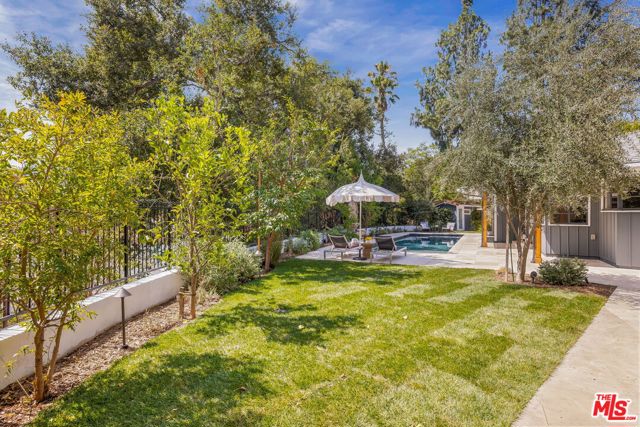 11349 Canton Drive, Studio City CA: https://media.crmls.org/mediaz/944c2640-9a25-4e6e-b344-b8609a1a3d54.jpg