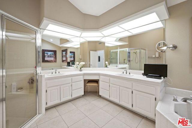 84 Running Springs Drive, Palm Desert CA: https://media.crmls.org/mediaz/944c65cd-4341-4a05-8a3c-7a69f0ea93ab.jpg