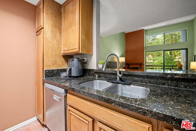 898 Temple Terrace, Los Angeles CA: https://media.crmls.org/mediaz/944c7a9d-4c5a-40ec-b7b5-3e88c9b2f670.jpg