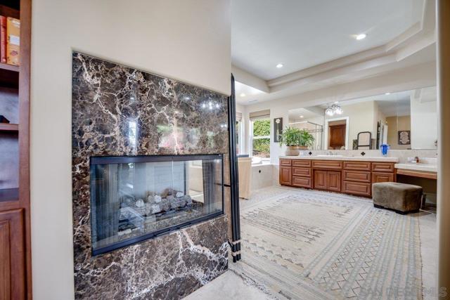 2860 Via Rancheros Way, Fallbrook CA: https://media.crmls.org/mediaz/944c9be1-e702-4212-b142-523bf02a957a.jpg