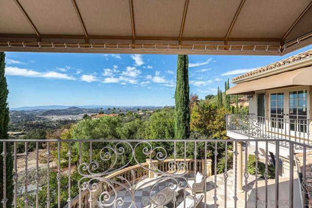 14440 Ridge Ranch Rd, Valley Center CA: https://media.crmls.org/mediaz/944cd53f-7e14-4cfa-8014-8a77f1249276.jpg
