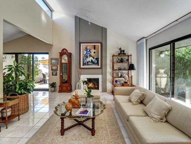 2371 Via Sonoma, Palm Springs CA: https://media.crmls.org/mediaz/944d39cd-049d-42df-910e-067c8df02072.jpg