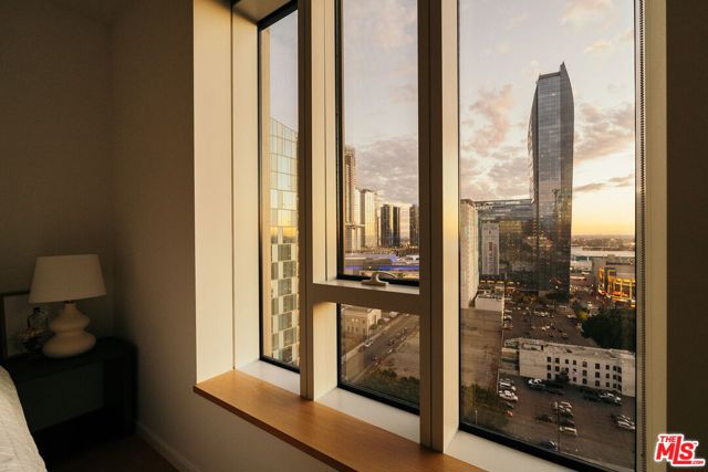 889 Francisco Street, Los Angeles CA: https://media.crmls.org/mediaz/944d9674-e2a4-4e45-acf8-2c32538de1ed.jpg