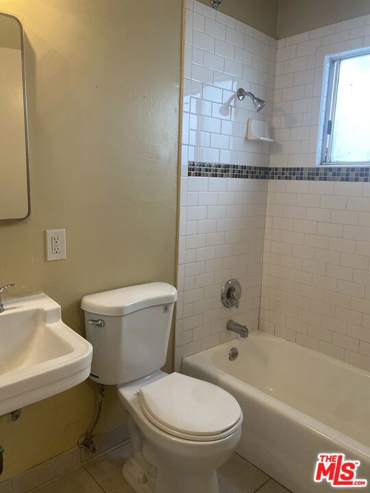 11317 1/2 Iowa Avenue, Los Angeles CA: https://media.crmls.org/mediaz/944db944-75e0-4955-afab-229340784758.jpg