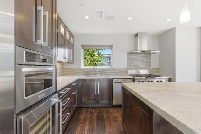 Image 12 of 60 For 2372 Oxford Ave