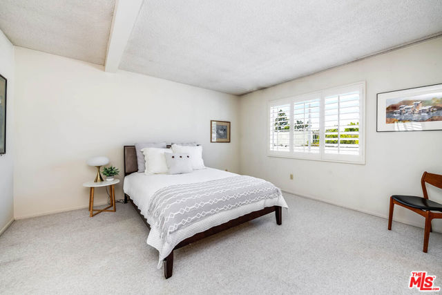 4331 W Sarah Street, Burbank CA: https://media.crmls.org/mediaz/944df36a-1287-42ae-9023-13675a029870.jpg