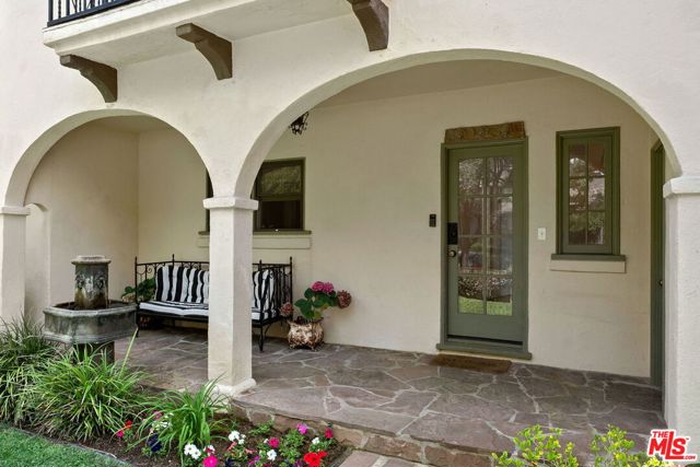 504 24Th Street, Santa Monica CA: https://media.crmls.org/mediaz/944e0e2c-0ffa-4b4e-852f-634f94533c3b.jpg