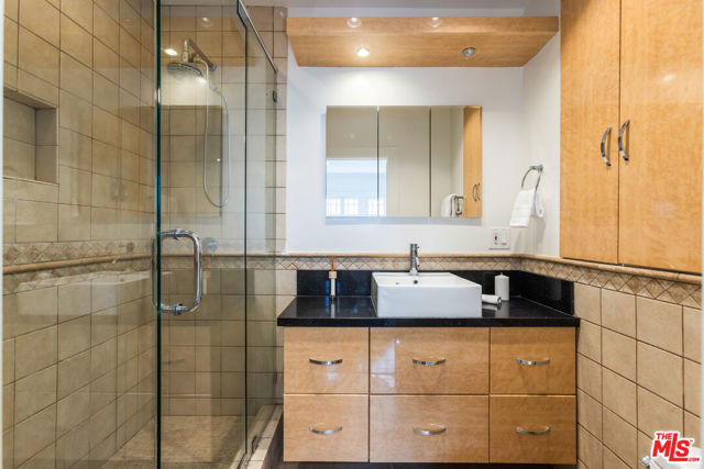 719 N Gardner Street, Los Angeles CA: https://media.crmls.org/mediaz/944e418a-e809-486f-8907-5ede88eac4f5.jpg