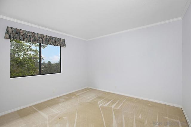 10751 Oakbend Dr, San Diego CA: https://media.crmls.org/mediaz/944e6880-278a-4b5e-815d-59e840ec98b0.jpg