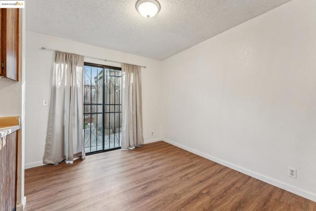 9663 Elmview, Oakland CA: https://media.crmls.org/mediaz/944ee3a2-9748-42ba-a531-43203d90cb98.jpg