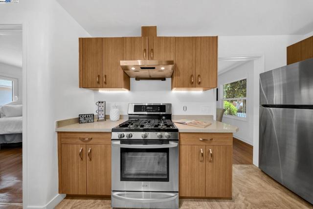 205 Julius St, San Leandro CA: https://media.crmls.org/mediaz/944ef2e5-f514-44a8-8f2c-b12248b3c401.jpg
