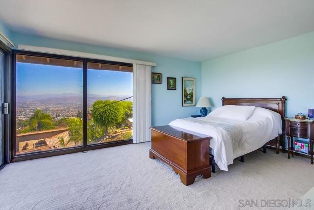 4742 Mount Helix Drive, La Mesa CA: https://media.crmls.org/mediaz/944fe375-bb59-4c3f-8e19-25e85ef23fd1.jpg