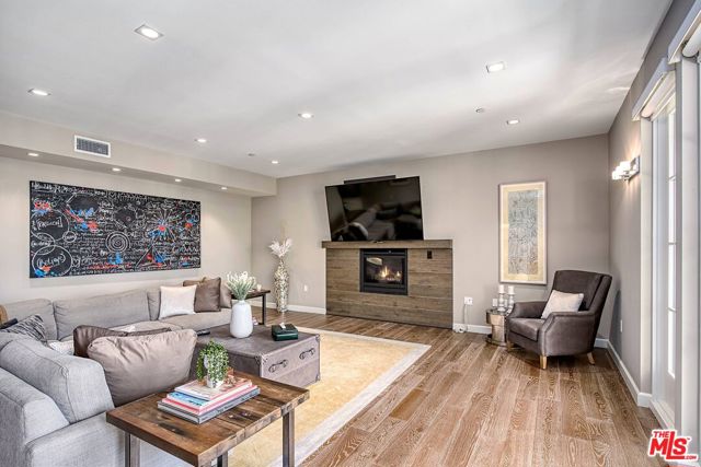 Drew Fenton | 441 S Barrington Avenue Los Angeles CA | MLS: 7091568