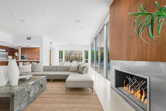 633 N Belardo Road, Palm Springs CA: https://media.crmls.org/mediaz/94504180-a87d-446f-bde9-2bfadd4f5834.jpg