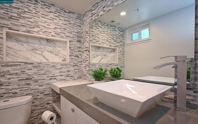3279 Mt Diablo Ct, Lafayette CA: https://media.crmls.org/mediaz/9450bdcd-a60b-46e0-b41d-6ef52201f088.jpg