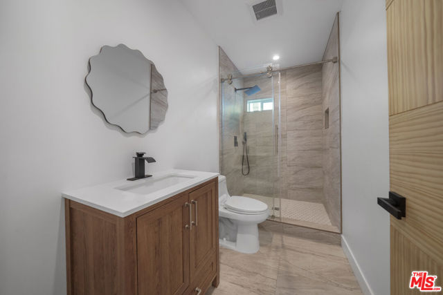 6835 Yolanda Ave, Reseda CA: https://media.crmls.org/mediaz/94513310-ebca-4a25-93ca-95137b6d2db2.jpg