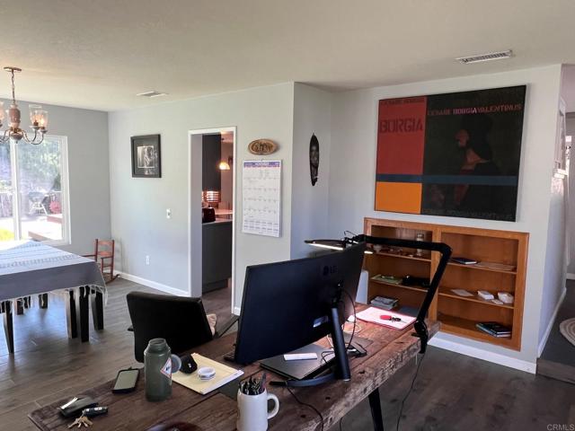 Detail Gallery Image 10 of 39 For 1760 Hampton Ct, Bonita,  CA 91902 - 3 Beds | 2/1 Baths