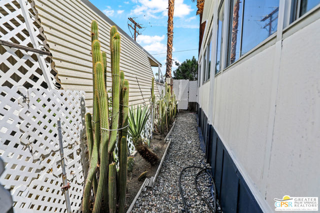 80 Dunes Circle, Cathedral City CA: https://media.crmls.org/mediaz/9451ddc7-7f5d-43e1-9a99-3db438b12e48.jpg