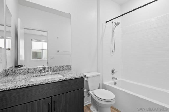 5212 Beachfront Cove, San Diego CA: https://media.crmls.org/mediaz/94527126-f785-4cfa-9d82-97706fdcd637.jpg