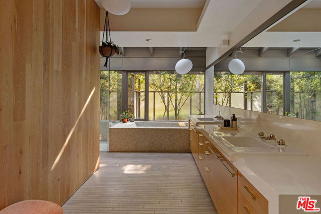 1030 Canon Drive, San Marino CA: https://media.crmls.org/mediaz/9452a61a-abb5-47e2-81ad-a0f4c5956e2a.jpg