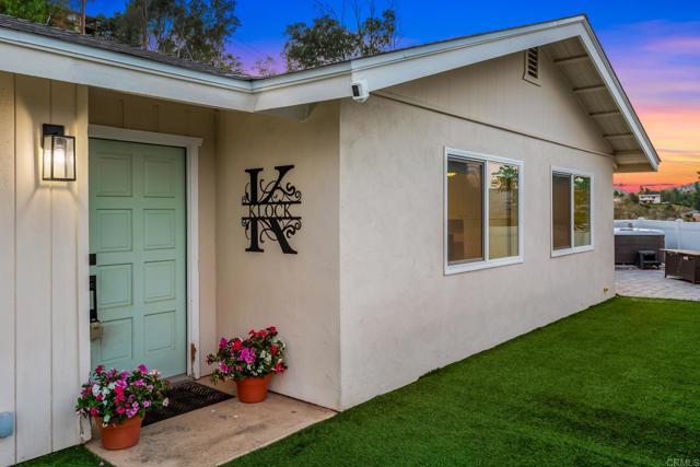 Detail Gallery Image 4 of 30 For 10906 Serena Ln, Lakeside,  CA 92040 - 4 Beds | 2 Baths