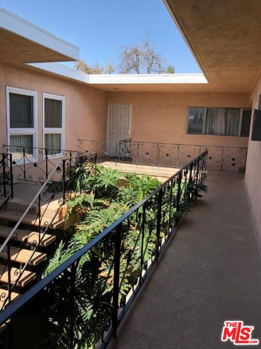 12159 Magnolia Boulevard photo 3