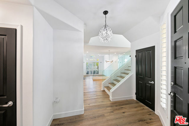 6477 Zuma View Place, Malibu CA: https://media.crmls.org/mediaz/94539525-6943-40ca-8c80-e7d5a0978166.jpg