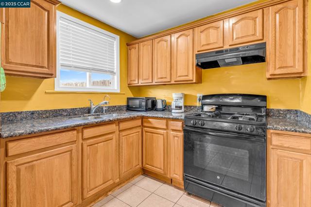 612 Thomas Dr, Richmond CA: https://media.crmls.org/mediaz/9454193e-364a-4383-8b7c-8ecea458c29a.jpg