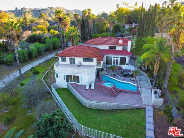 2357 Knob Hill Drive, Riverside CA: https://media.crmls.org/mediaz/94544329-e319-4b82-9ad9-238769ddc9d8.jpg