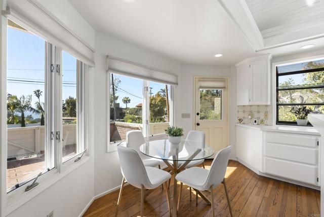 1449 Crest Rd, Del Mar CA: https://media.crmls.org/mediaz/94545e09-7bd3-4656-80ce-96b9db146c9d.jpg