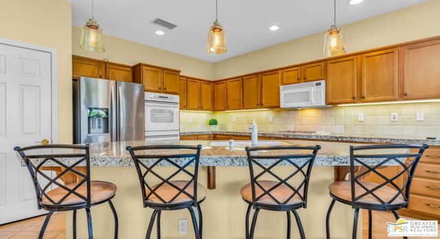 81804 Daniel Drive, La Quinta CA: https://media.crmls.org/mediaz/9455cbb8-638c-4559-b16a-f96ce0261282.jpg