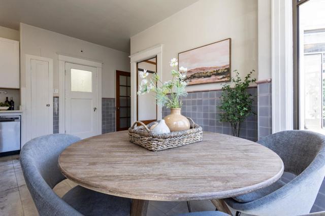 806810 Union Street, San Francisco CA: https://media.crmls.org/mediaz/9455e5d1-7f2f-4e85-807f-a6b2ff6b18e1.jpg