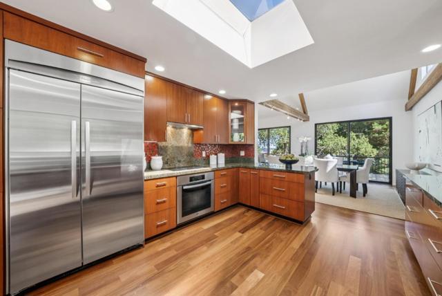 2 Thistle Street, Portola Valley CA: https://media.crmls.org/mediaz/94564e56-3a8b-476e-a609-502e17ef0b57.jpg