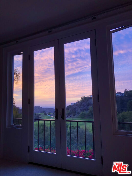 https://media.crmls.org/mediaz/9456a57a-dc9b-4588-9b2b-7928c50cf626.jpg?preset=X-Large
