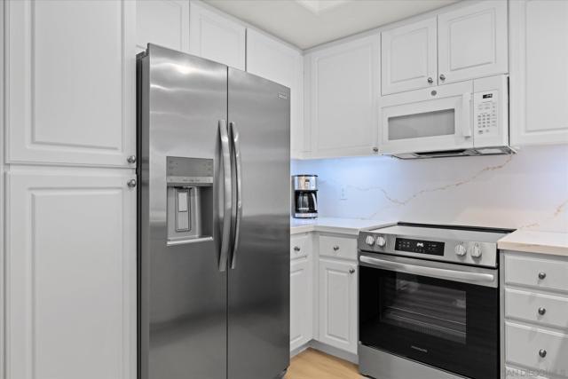 9237 Regents Rd., La Jolla CA: https://media.crmls.org/mediaz/94582178-84d9-4b3d-89c0-eb59601968ca.jpg