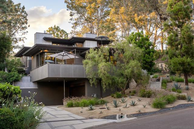 404 Pine Needles, Del Mar CA: https://media.crmls.org/mediaz/94591ba7-c7ef-44c3-acae-96f975f2bc2b.jpg