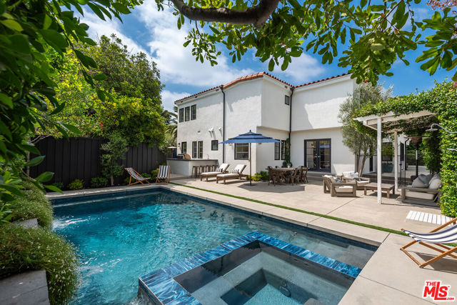 14226 Chandler Boulevard, Sherman Oaks CA: https://media.crmls.org/mediaz/94597feb-9120-409c-800d-5e9537bbeddf.jpg