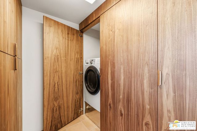 695 N Camino Real, Palm Springs CA: https://media.crmls.org/mediaz/9459ff17-8282-4d01-a408-be14333db65c.jpg