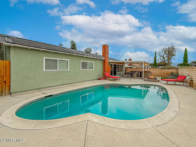 2439 N Lita Place, Simi Valley CA: https://media.crmls.org/mediaz/945a29a6-50b4-43b0-b818-660b39b98921.jpg