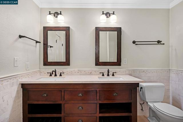 260 Saint Christopher Dr, Danville CA: https://media.crmls.org/mediaz/945a31ee-6ed4-4952-b59d-6d94ba0e0149.jpg