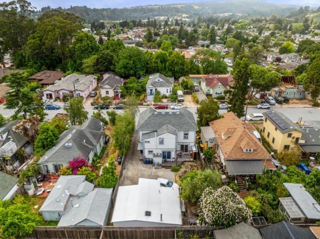 129 Sunnyside Avenue, Santa Cruz CA: https://media.crmls.org/mediaz/945aab33-cc33-400d-b2a5-4f316de390ad.jpg