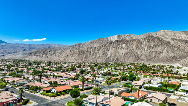 51191 Avenida Herrera, La Quinta CA: https://media.crmls.org/mediaz/945ac8c1-21c4-4477-95af-051a6231f612.jpg