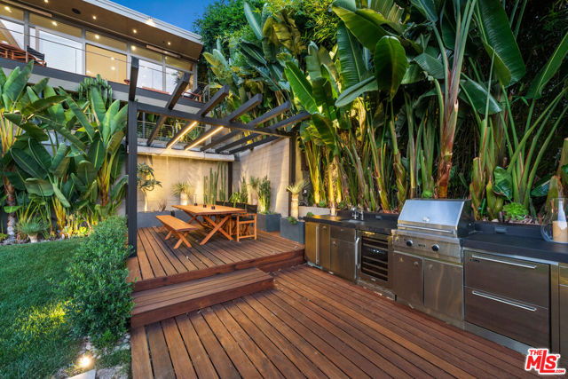 1659 Waynecrest Drive, Beverly Hills CA: https://media.crmls.org/mediaz/945af397-d2ac-42cd-9eda-f27f320474b7.jpg