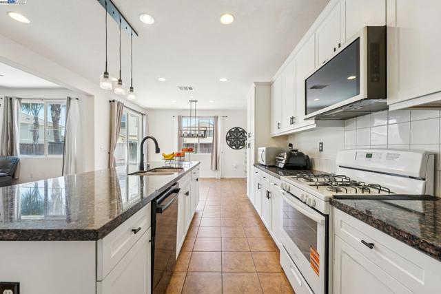 4778 Hawkins St, Antioch CA: https://media.crmls.org/mediaz/945be07f-e0b8-44c0-b65a-765c3605ef04.jpg