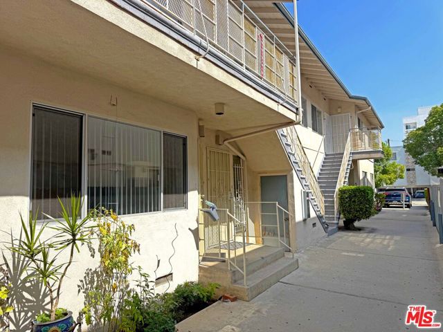 3739 Mentone Avenue photo 2
