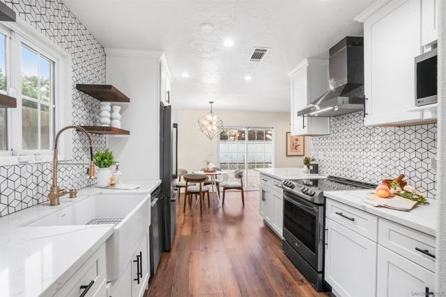 4086 Lonnie St, Oceanside CA: https://media.crmls.org/mediaz/945d65f0-0f1f-46f2-907d-3f317124d6b4.jpg