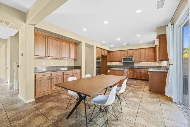 32066 Red Mountain Way, Temecula CA: https://media.crmls.org/mediaz/945dc520-d93c-412e-bc81-efabaa8bfa41.jpg