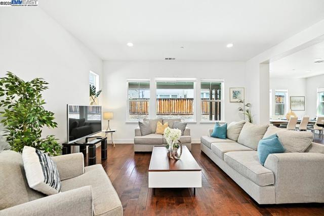 2100 Carbondale, Dublin CA: https://media.crmls.org/mediaz/945e5709-f985-48ec-b26e-5fcde6498369.jpg