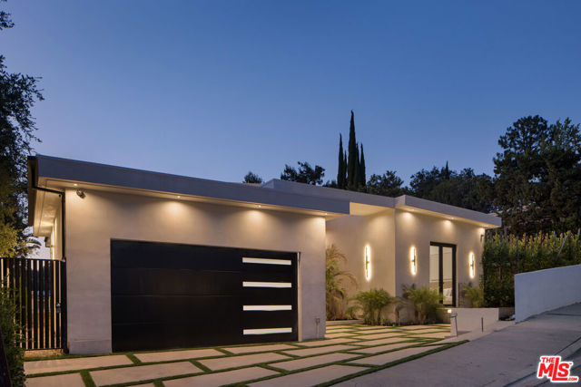9715 Arby Drive, Beverly Hills CA: https://media.crmls.org/mediaz/945e588a-ccb0-47de-9c7b-732aa70b032c.jpg